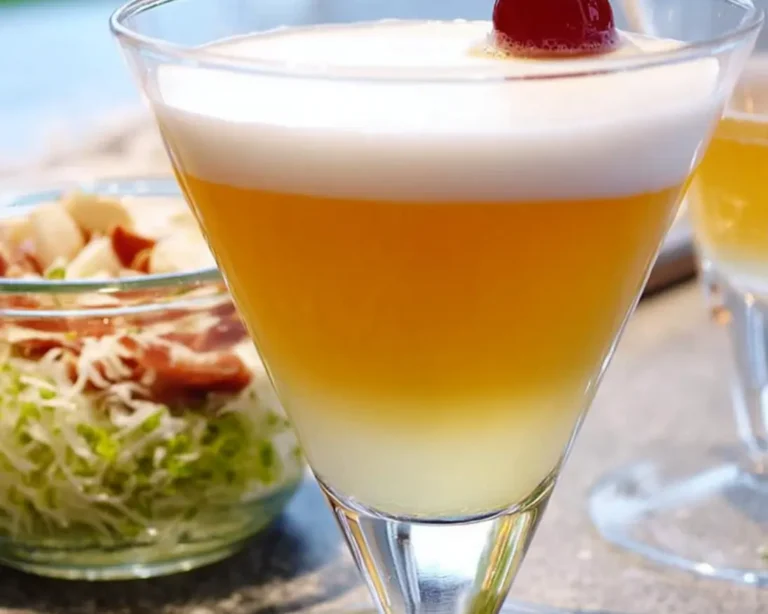 amaretto sour cocktail