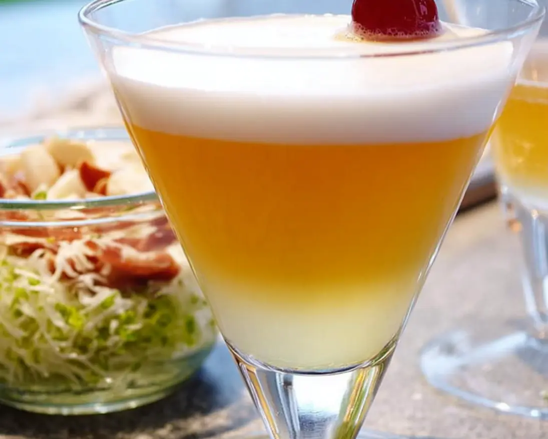 amaretto sour cocktail