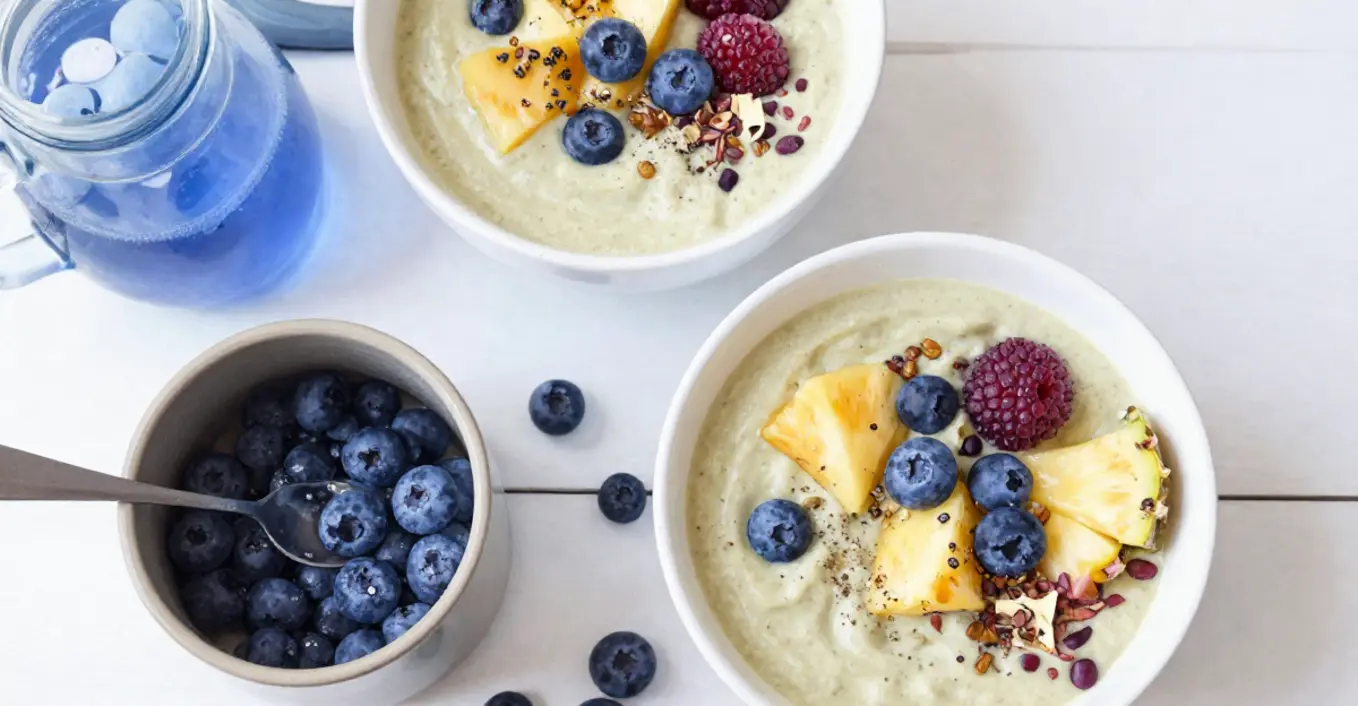 Ananas Blaubeer Smoothie Bowl