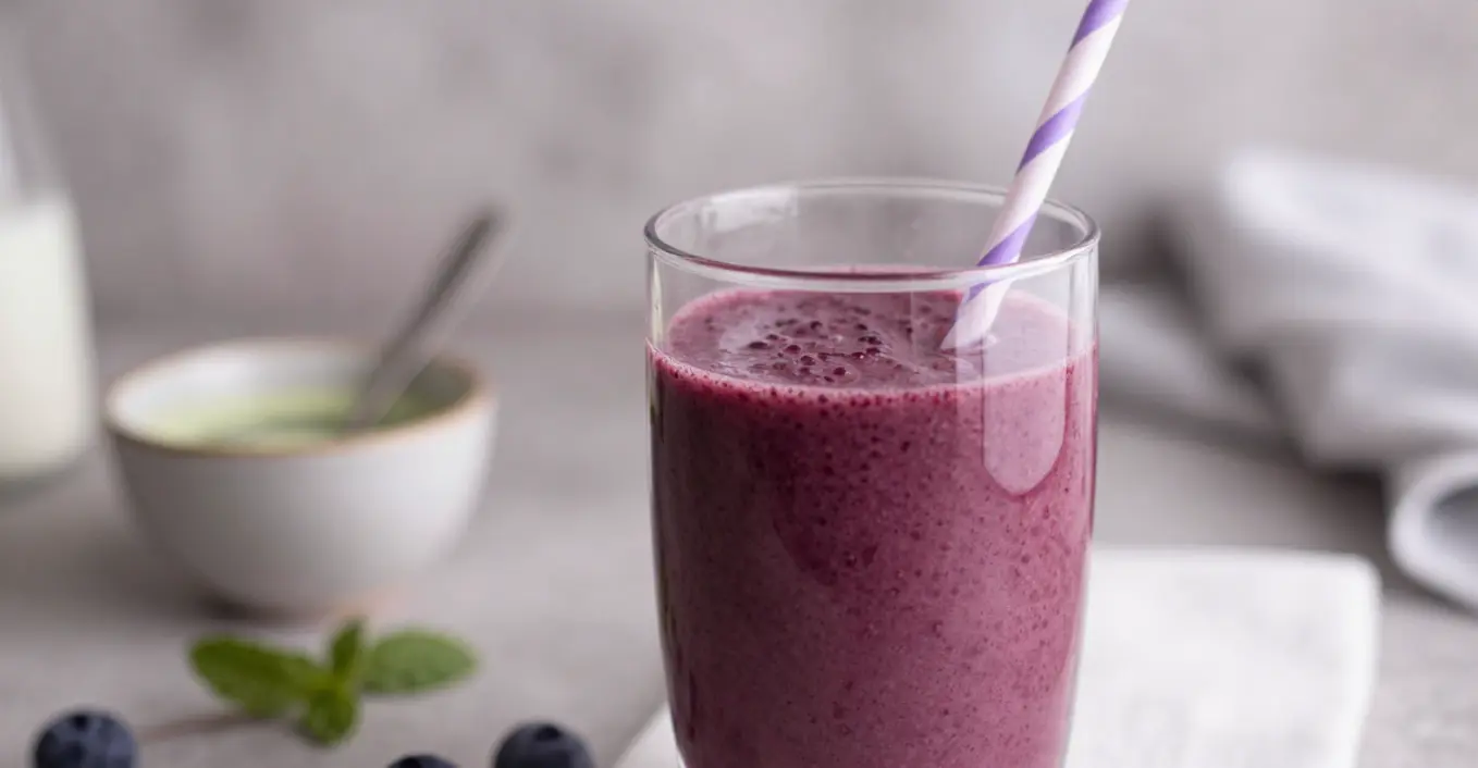 Blaubeer Matcha Frühstücks-Smoothie
